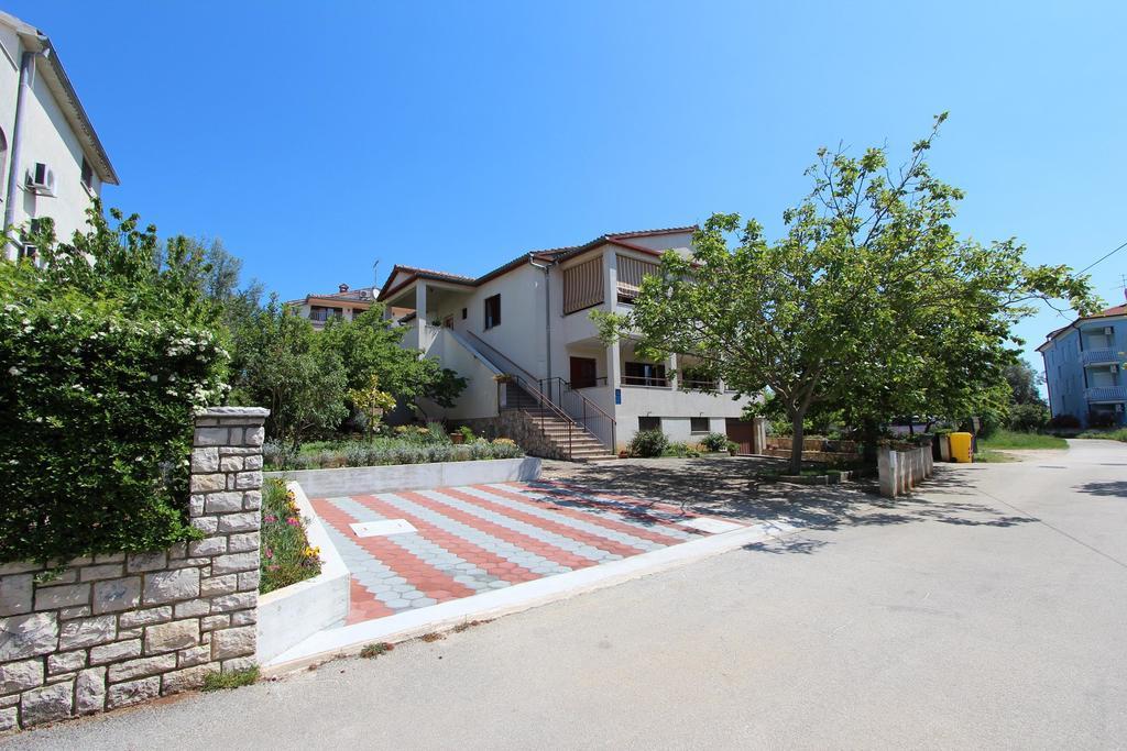 Rooms And Apartment Sanja Rovinj Bagian luar foto