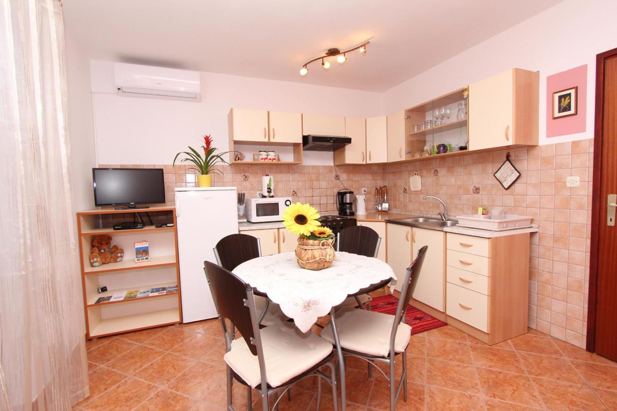 Rooms And Apartment Sanja Rovinj Bagian luar foto