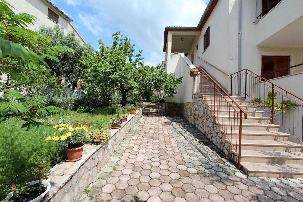 Rooms And Apartment Sanja Rovinj Bagian luar foto