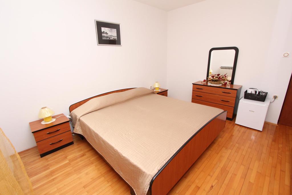 Rooms And Apartment Sanja Rovinj Bagian luar foto