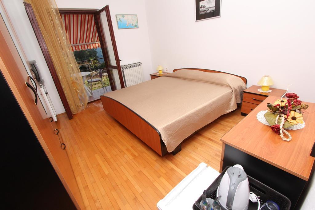 Rooms And Apartment Sanja Rovinj Bagian luar foto